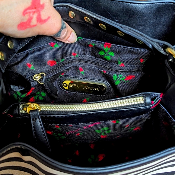 NWOT Betsey Johnson bag - Picture 2 of 4